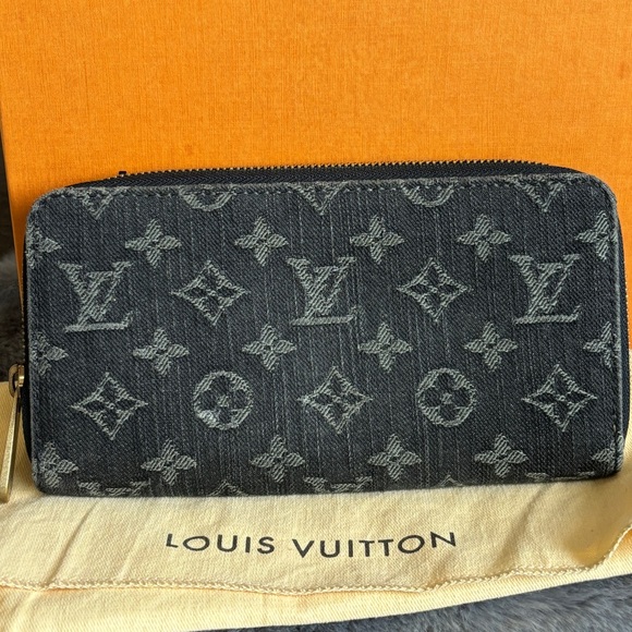🌸RARE Louis Vuitton Black Denim Monogram Zippy Wallet🌸 - Picture 1 of 16